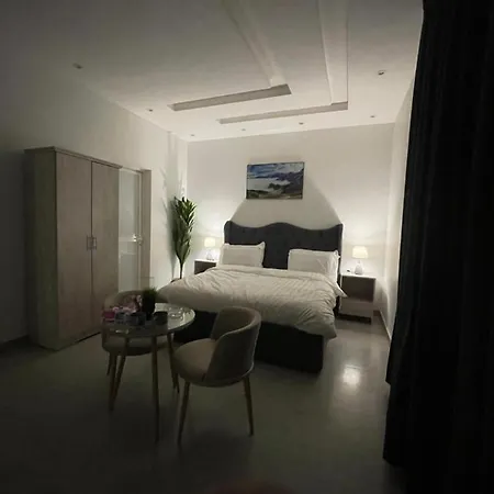 شقة فاخرة بغرفة نوم وصالة، ودخول ذاتي Riyadh Exterior photo