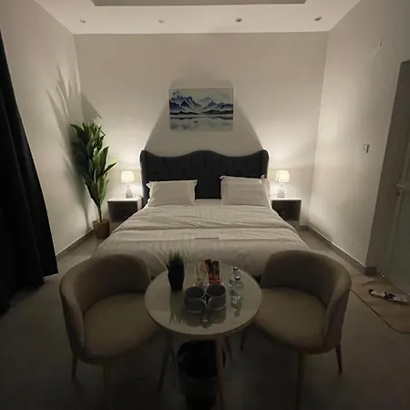 شقة فاخرة بغرفة نوم وصالة، ودخول ذاتي Riyadh Exterior photo